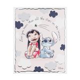 VALENTI & CO. Disney Lilo en Stitch - Bedrukte houten afbeelding 20 x 25 cm met zilveren details - Wanddecoratie, babycadeau of doopcadeau voor kinderkamer