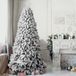 BAKAJI Kerstboom Super Donau, grenen, groen, sneeuw, kruissokkel, opvouwbaar, hoge kwaliteit, takken met sneeuw, eenvoudige montage, opening paraplu (180 cm)