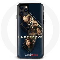 Maniacase Maniacase hoesje voor Iphone 12 Pro Max Undercover cabine camping mensen reizen zigeuners caravan agenten echtpaar drama België Duits