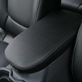 INTGET Armsteunhoes voor middenconsole, leren beschermpad voor Toyota RAV4 accessoires (2019–2025), zwarte console dekselbescherming en elleboogsteun