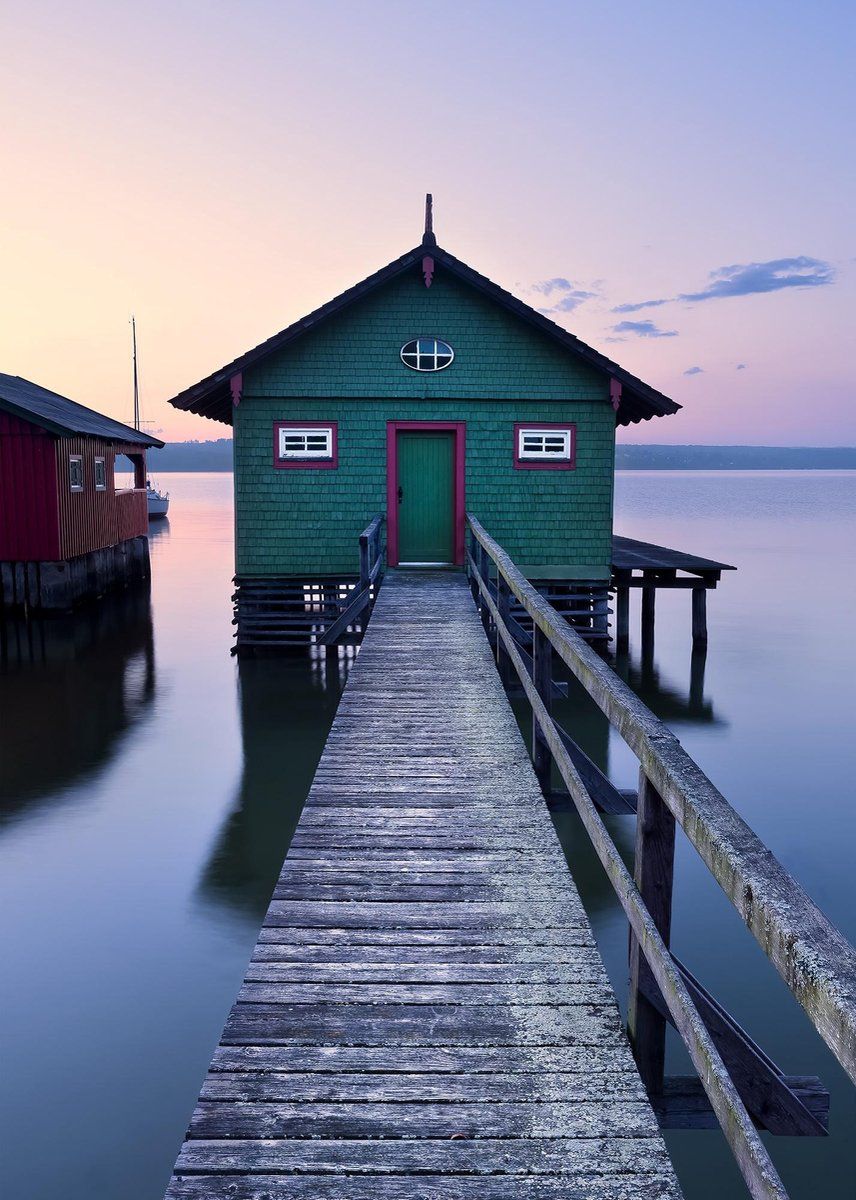KOMAR Das grüne Bootshaus Vlies Fotobehang 200x280cm 4-banen