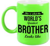 Bellatio Decorations Shoppartners Bv What the worlds greatest brother looks like cadeau mok / beker - 330 ml - neon groen - verjaardag / cadeau - broer - tekst mokken