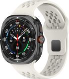 By Qubix - Siliconen sportband Holes Style - Sterrenlicht - Geschikt voor Samsung Galaxy Watch Ultra / Ultra 2 - 47mm