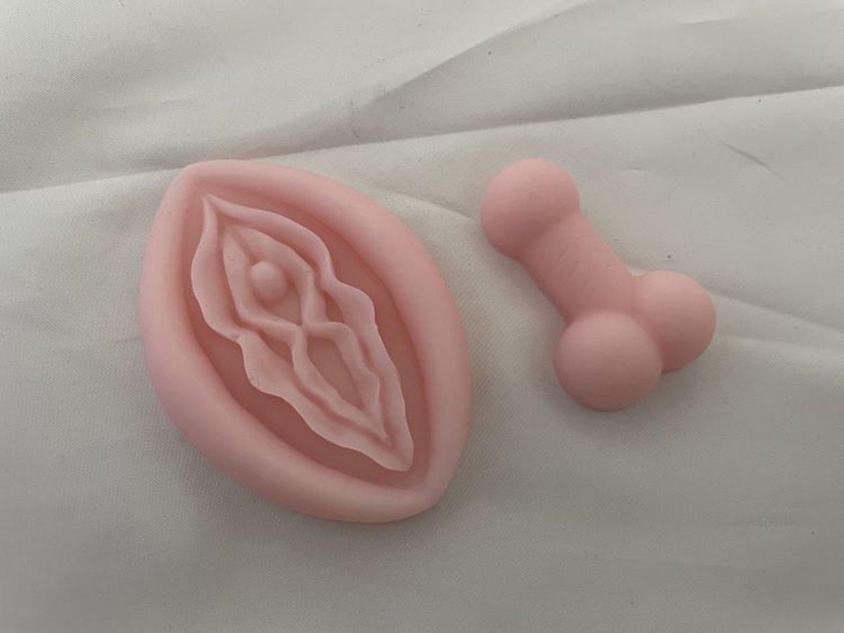 Eigenmerk Home made Zeepjes in de vorm penis/piemel en vagina kleur roze geur roos