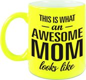 Bellatio Decorations Shoppartners Bv This is what an awesome mom looks like cadeau mok / beker - 330 ml - neon geel - Moederdag / verjaardag - koffiemok / theebeker