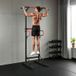 Station de dips réglable en hauteur pour tour de musculation avec barre de traction et ventouses - Une salle de sport à domicile