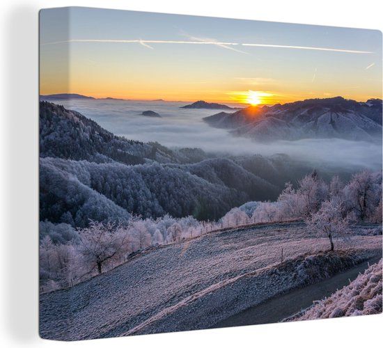 OneMillionCanvasses Canvas schilderij 160x120 cm - Winter - Bergen - Zon - Avond - Kerstman - Modern