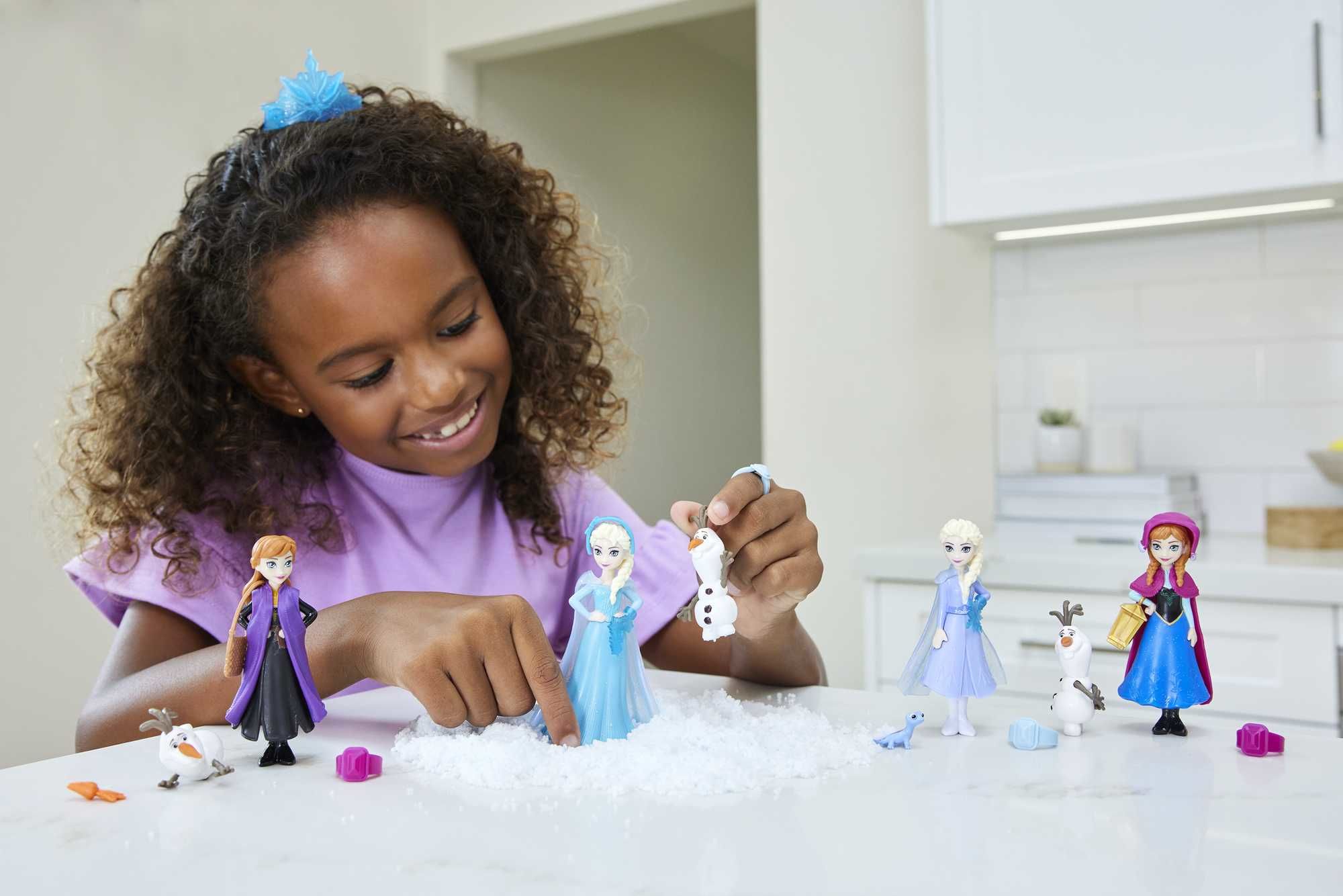 Disney Frozen Color Reveal Mini Doll Assortment