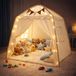 Tente d'intérieur pour enfants avec guirlande lumineuse et décoration