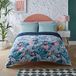 Night Lark Coverless dekbed Super King 6 Tog Lente Zomer - Pastel Palmen. Superzachte, gezellige en lichtgewicht quilt. Machine wasbaar en sneldrogend, alles in één omkeerbare dekbedovertrek