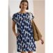 Robe mi-longue avec manches à volants et imprimé