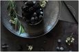 Dietrix Inductie beschermer 81x52 - Flatlay - Servies zwart met donker fruit