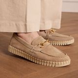 Manfield Dames Beige Suède Loafer met Goudkleurig Detail - Maat 36