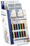 Staedtler 308S2CA120ST Fineliner pigmentliner. Presentatiestandaard met 120 stuks in verschillende kleuren en breedtes.