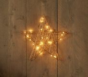 Annas Collection Kerstverlichting Batterijverlichting metaal ster goud 30 cm 25 LED warm wit