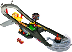 Mattel Disney en Pixar Cars Piston Cup Racebaan Speelset