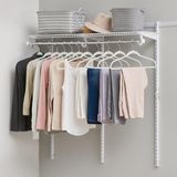 Rubbermaid Configuraties Custom Closet 2-4 ft. Verstelbare metalen draad rekken witte afwerking uitbreidbaar organisatiesysteem hardware inbegrepen voor thuiskast/bijkeuken/wasserij/modderkamer