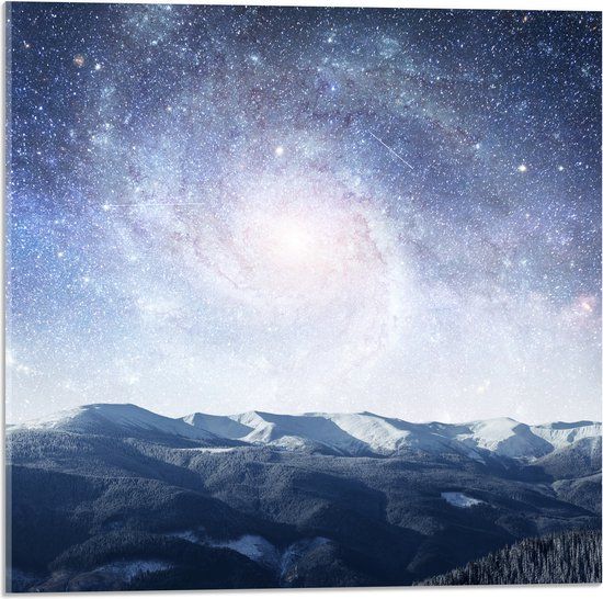 Merkloos / Sans marque Foto op Acrylglas - Felle Sterrenhemel boven Groot Berggebied - 50x50 cm - Wanddecoratie op Acrylaat