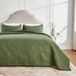 Wan GmbH Couvre-lit, couvre-lit 240 x 260 cm, vert olive, microfibre, léger, piquage ultrasonique avec 2 taies d'oreiller, motif floral