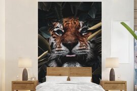 Nr1Wallpaper Behang - Fotobehang Tijger - Close up - Planten - Breedte 155 cm x hoogte 240 cm