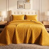 Tribeca Living Lugano Velvet Oversized Quilt Set, Goud, King