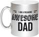 Bellatio Decorations Papa cadeau mok / beker met tekst I am a freaking awesome dad - goudkleurig