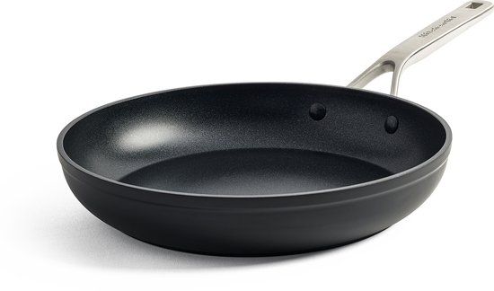 KitchenAid Gesmede geharde antiaanbakpan, 28 cm, zwart