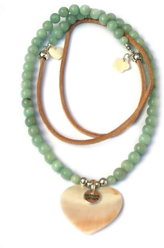 Heaven Eleven ketting natuursteen Amazoniet met leer nekstuk met een hart van parelmoer
