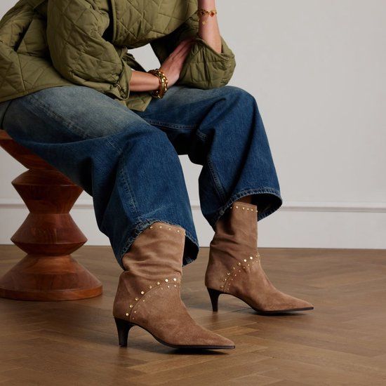 Manfield Beige suède enkellaarsjes met studs - Maat 37