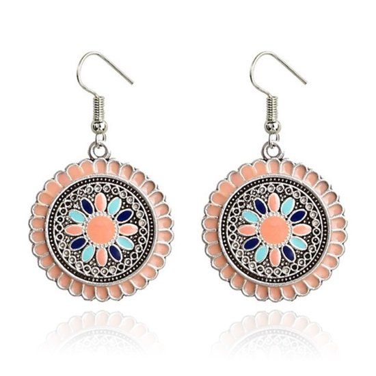 Deja Jewels Lookinggoodtoday Ronde zilverkleurige dames oorbellen Ibiza multicolor roze