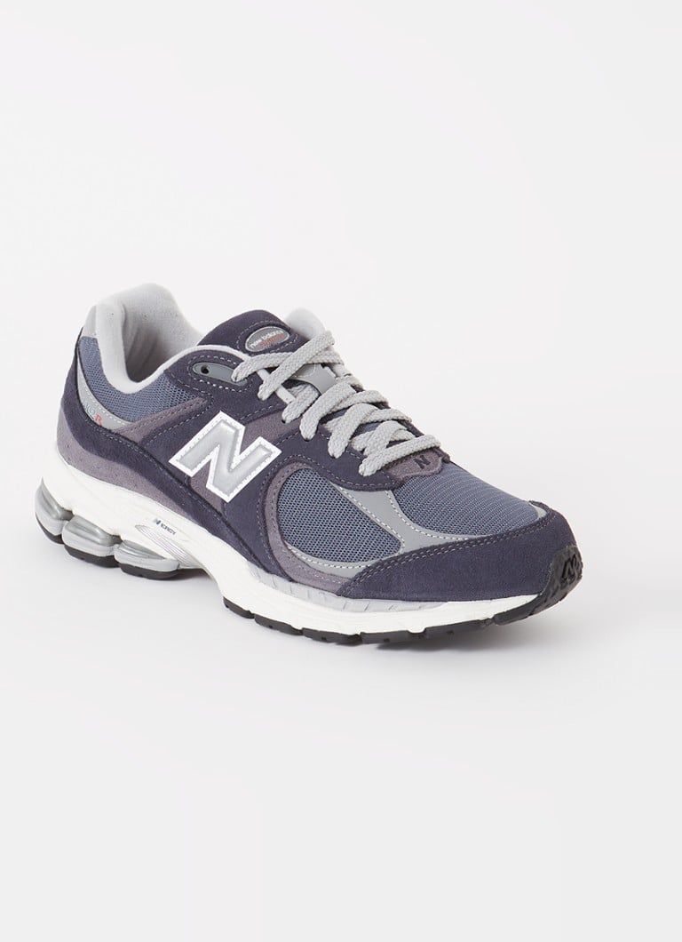 New Balance 2002R suède sneaker met mesh details