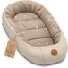 Totsy baby Zacht Nestje Pasgeborene – Knuffelnestje draagbaar comfortabel en behaaglijk voor Ledikant Kinderbed Wieg Babykamer en Onderweg – knus voor Jongen & Meisje 90x50 cm Beige met Witte Sterren