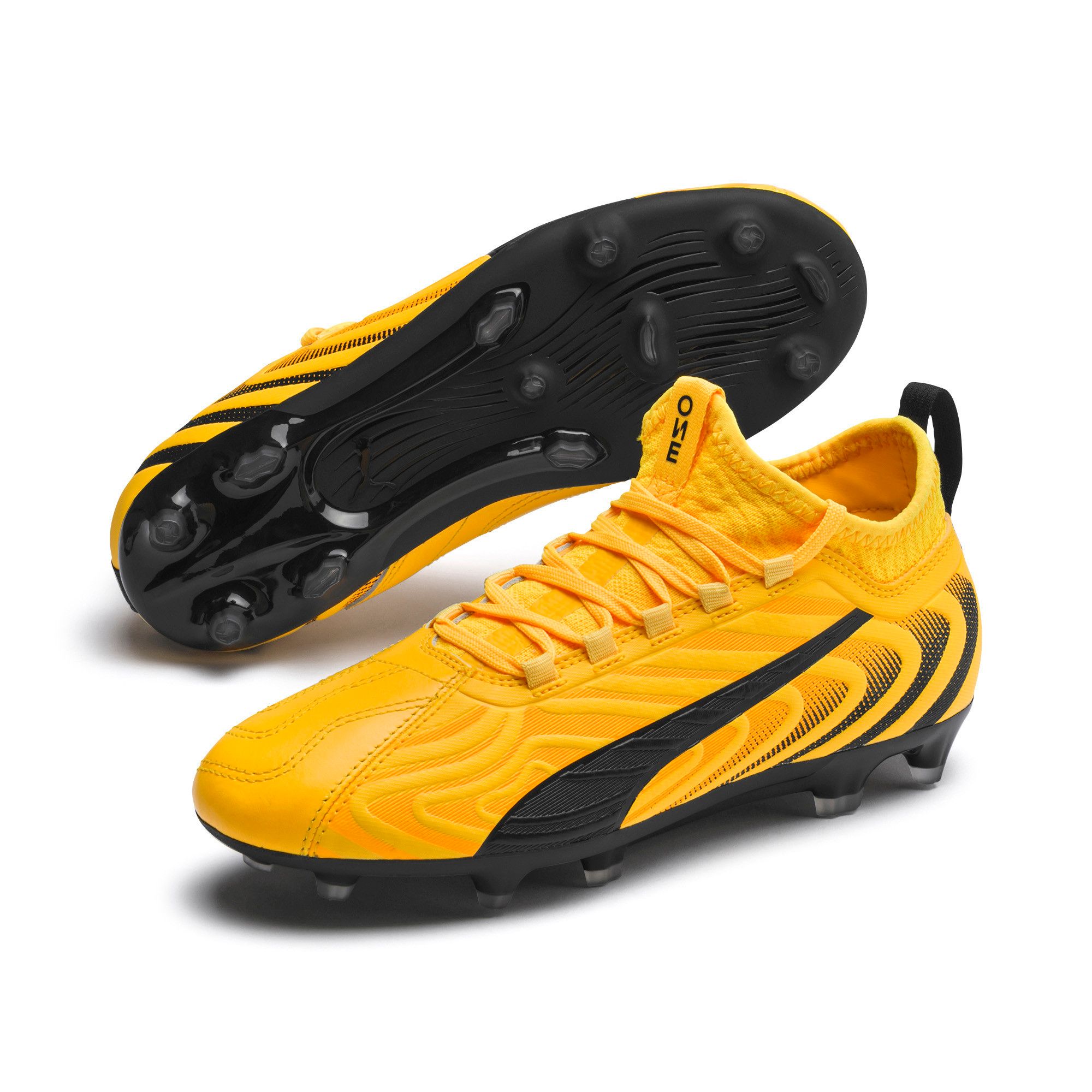 PUMA ONE 105837_01 38 Voetbalschoenen Zwart/Geel (Maat 38)