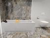 Badland SHEA ligbad 170 x 70 cm wit met acrylpaneel met bamboe badplank