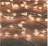 Anna's Collection Guirlande lumineuse - 20 LED lampes - Étoiles - Blanc chaud - 100 cm - Piles - Minuterie - Fil argenté