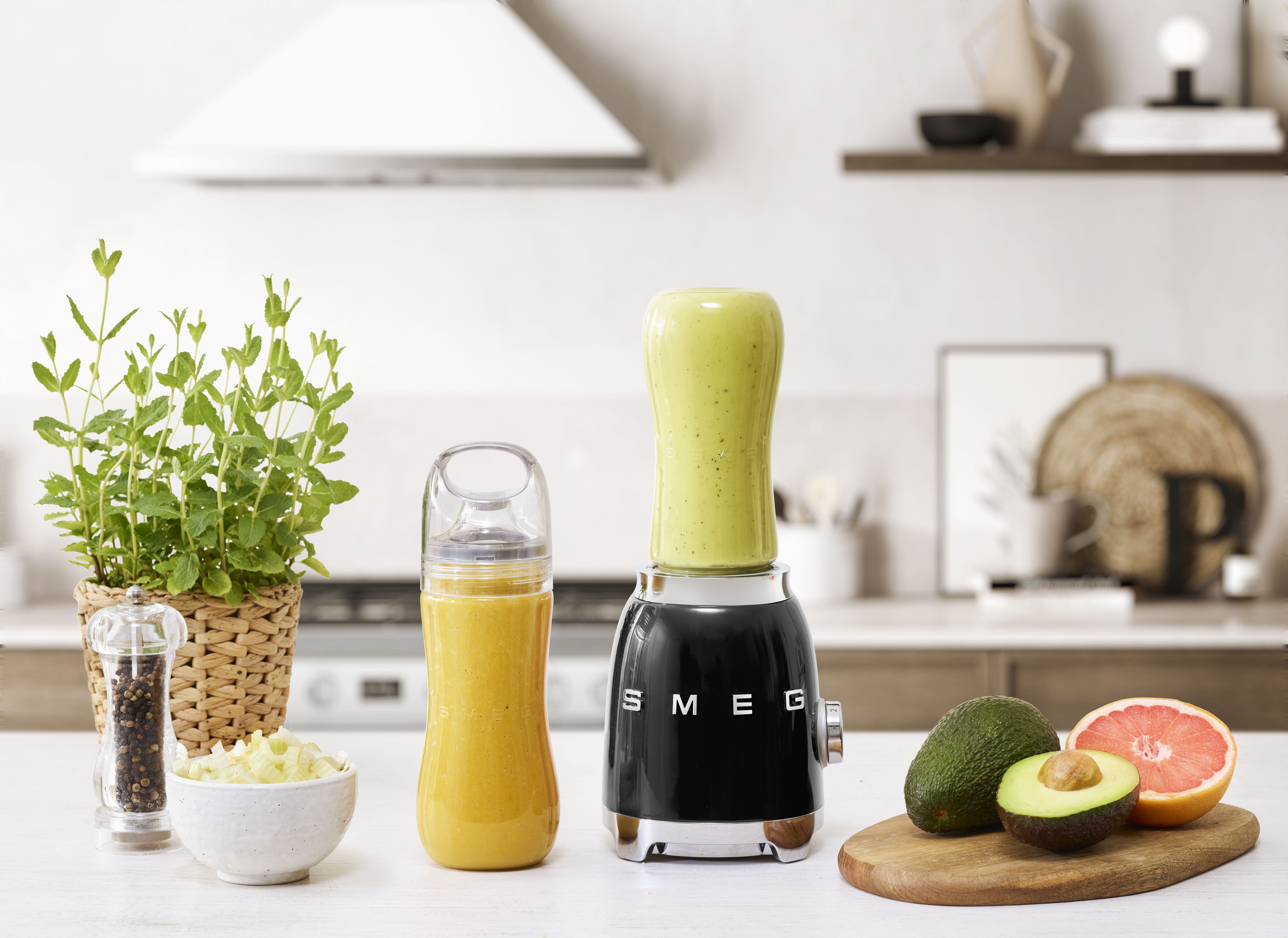 Smeg 50's Style Aesthetic Blender - 0.6L - 300W - Black