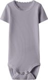 NAME IT NBFKAB SS BODY NOOS Baby Bodies Lavender Gray Effen 57% Biologisch katoen, 38% Modal, 5% Elastaan Maat 86