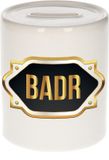 Bellatio Decorations Shoppartners Bv Spaarpot met voornaam Badr - wit - met goud/zwart embleem - 8 x 9 cm - keramiek - met afsluitdop - cadeau verjaardag