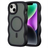 Selencia Wavy Case - Golvend Hoesje geschikt voor Apple iPhone 14 / 13 - Zwart