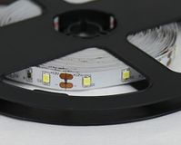 JANDEI - 12V LED strip koud wit 6000K 300 SMD 2835 LED 5 meter spoel IP20 binnen hoogwaardige kleefbasis 3M snede elke 5cm