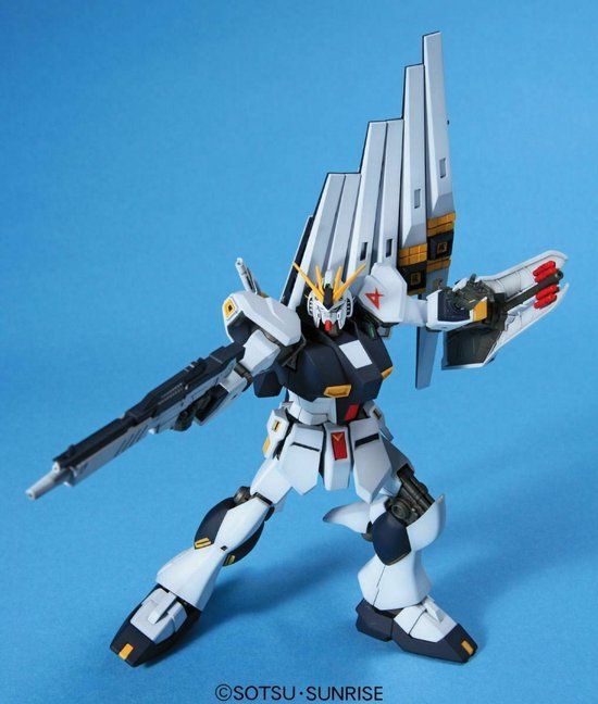 Bandai Namco Bandai HGUC 086 RX-93 Nu GUNDAM