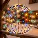 Spetebo Metalen lichtbal 30 cm met Twinkle LEDs voor buiten - Multicolor | Tuin decoratieve verlichting zwart 140 LED met knipperend effect werkt op batterijen - Kerstmis Advent tuin deco bal lamp