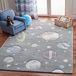 Safavieh Hedendaags tapijt voor woonkamer, eetkamer, slaapkamer, carrousel kindercollectie, laagpolig, grijs en lavendel, 160 x 230 cm