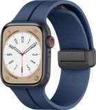 Strap-it Magnetische Siliconen band - Geschikt voor Apple Watch bandje - Series 1/2/3/4/5/6/7/8/9/10/11/SE/SE2/SE3 - Donkerblauw - Siliconen bandje met D-buckle sluiting - iWatch sportbandje voor maat: 38 / 40 / 41 / 42mm