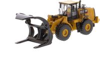 Diecast Masters Cat 972M WL Wiellader met houtvork - 1:87