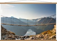 MijaCulture Take Your Time Schoolplaat – Wankele Brug boven Cliff - 120x80cm Foto op Textielposter