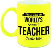 Bellatio Decorations Shoppartners Bv What the worlds greatest teacher looks like cadeau mok / beker - 330 ml - neon geel - bedankt cadeau juf / meester
