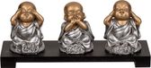 OOTB Decoration figurines on wooden stand (horen, zien en zwijgen)