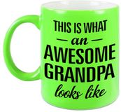 Bellatio Decorations Shoppartners Bv This is what an awesome grandpa looks like cadeau mok / beker - 330 ml - neon groen - verjaardag - kado mok / beker