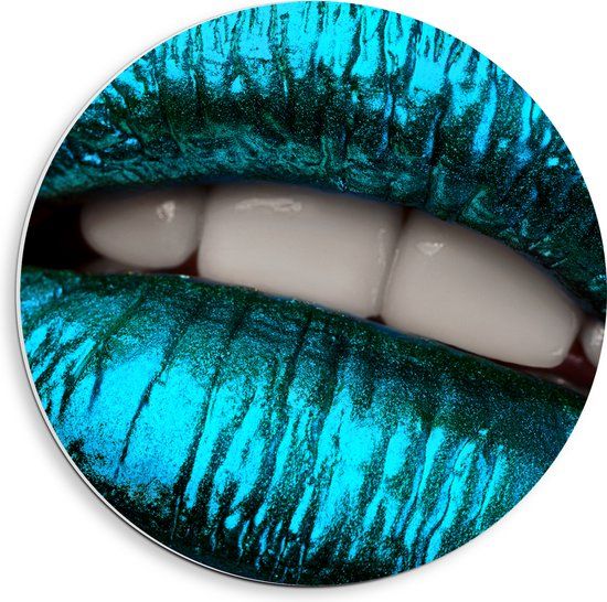 Merkloos / Sans marque PVC Schuimplaat Muurcirkel - Close-up van Metallic Blauwe Lippen - 40x40 cm